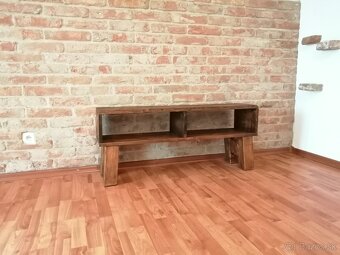 TV stolík drevený masív - 2