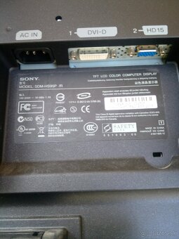 Darujem pc monitor - 2