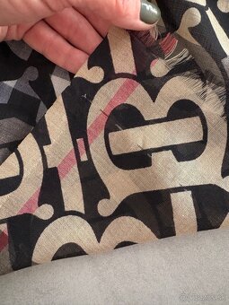 Burberry originál tenký šál, šatka, pc 339€ - 2