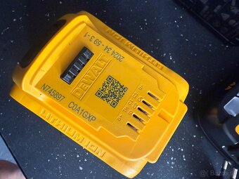 Bateria dewalt + nabíjačka - 2