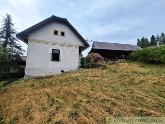 Domčeka a chatka s hospodárskymi budovami pod lyžiarskym s - 2