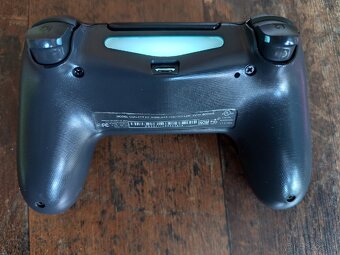 PS4 ovládač - 2