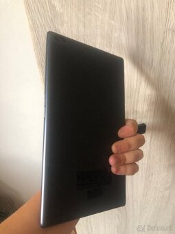 Darujem tablet Lenovo na náhradné diely - 2