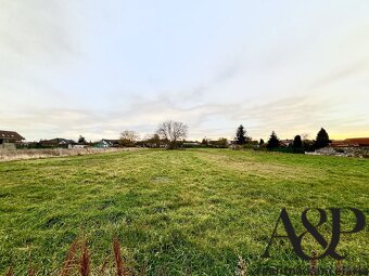 NA PREDAJ POZEMOK PRE VÝSTAVBU RODINNÉHO DOMU, 810M2, SENICA - 2