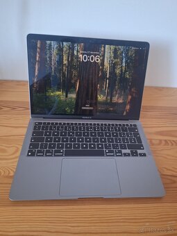 Predám MacBook Air 13" M1 (2020) – kozmický sivý - 2