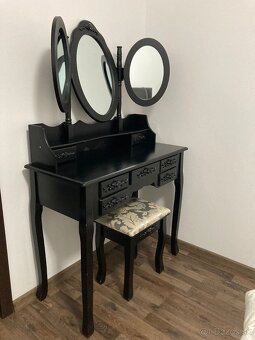 Kozmetický stolík - 2