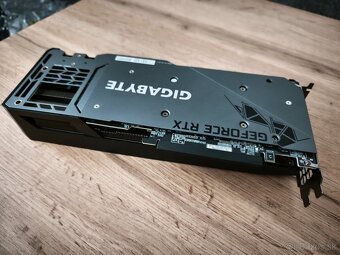 Grafická karta GIGABYTE RTX 3070 GAMING OC 8GB - 2