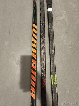 Hrane hokejky pravacky v dobrom stave / CCM, Warrior - 2