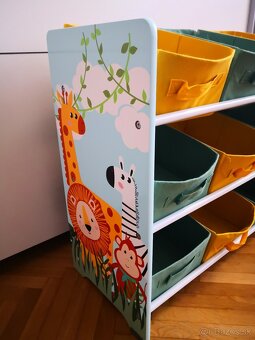 Regál na hračky - 2