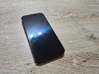 Iphone 13 mini 128gb v Top stave nema skoro ziadne znamky po - 2