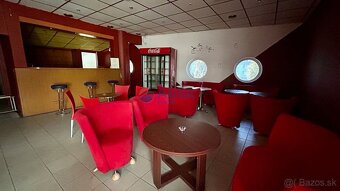 Obchodný priestor 60m2 na tržnici na prenájom - 2