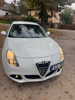 Alfa Romeo Giulietta 2010 1 maj serviska 124t km plně funkčn - 2