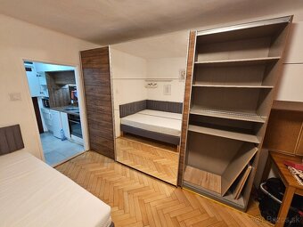 Šatníková skriňa - 2