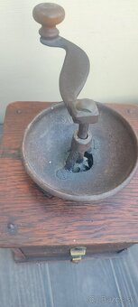 Starý veľký drevený mlynček - 2