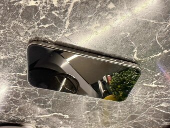 iPhone 15 Pro 256GB - 2