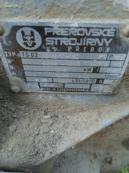 Motor s prevodovkou. - 2