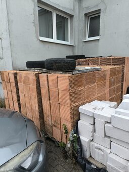 Predám obvodové tehly 1800 ks - 2