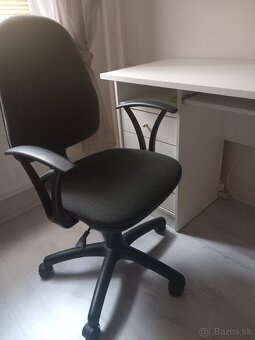 Kancelárske kreslo a pisaci stól - 2