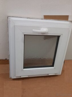 Predávam vyklápací okno rozmer 62x62cm - 2