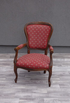 Kreslo starožitné vzorované. - 2
