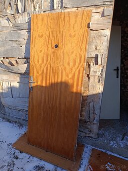 Darujem vchodové dvere - 2