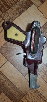 Predám Retro hračku pištoľ - 2