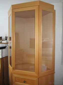 Rohová vitrína - 2