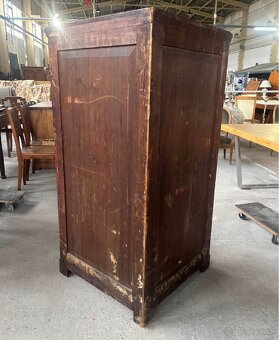 stará vysoká rohová komoda - 2