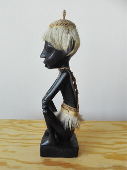 Africká soška chlapca - 2