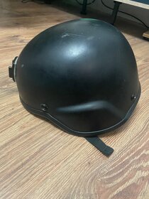 Airsoftova helma - 2