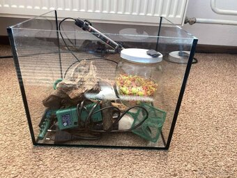Akvarium 20L s doplnkami - 2