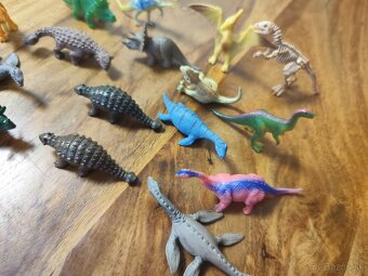 16 ks dinosaurov, dinosaury - 2