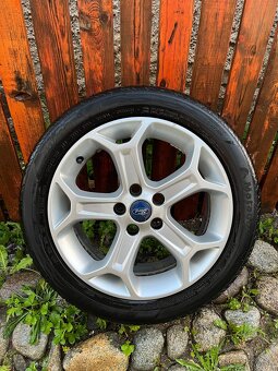 Ford 5x108 235/45R17 - 2