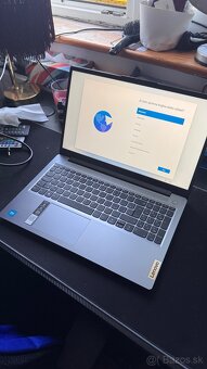 Lenovo IdeaPad Slim 3 15IAN8 - 2
