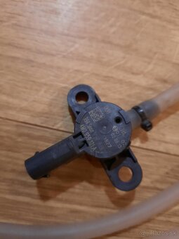 Audi q7 4M snímač ochrany chodcov 4m0959121A - 2