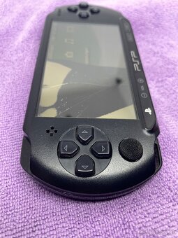 PSP - E1004 Prasknutý displej - 2