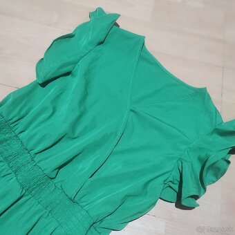 Zelené šaty s volánikmi - 2