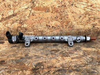 Palivová rampa 03L130089 (Common Rail) - 2