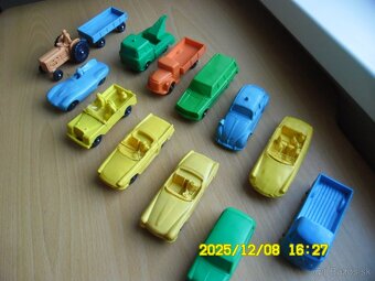 Stare hračky autička - 2