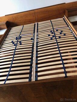 Predam masivnu “retro” postel - 2