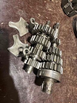 Predám komplet prevodovka JAWA 250 350 v dobrom stave - 2