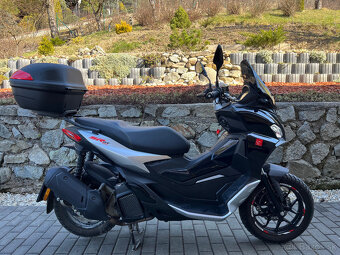 Aprilia SR GT 125 - 2