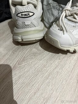Balenciaga - 2