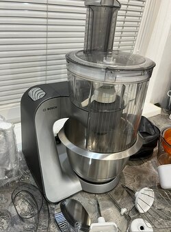Kuchynský robot Bosch MUM 58364 1000W - 2