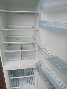 Chladnička s mrazničkou Indesit - 2