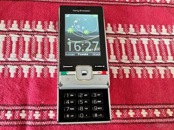 Sony Ericsson T715 - 2
