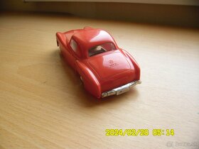 Stare hračky autička - 2