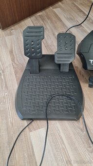 Predám volant s pedálmi ps thrustmaster - 2