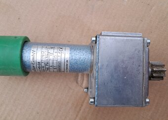 Predám jednosmerný motor s prevodovkou ...24V...12W...1ot/ m - 2