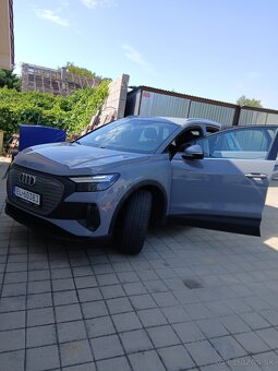 AUDI Q4 - 2